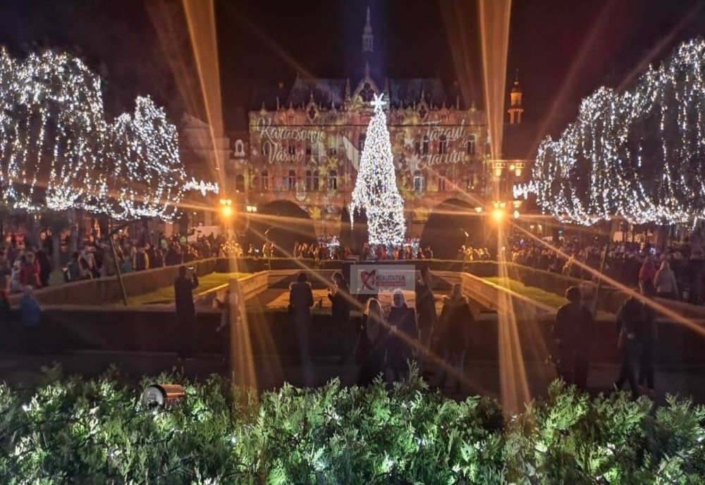 Spectacol de lumini. S-a deschis târgul de Crăciun la Satu Mare