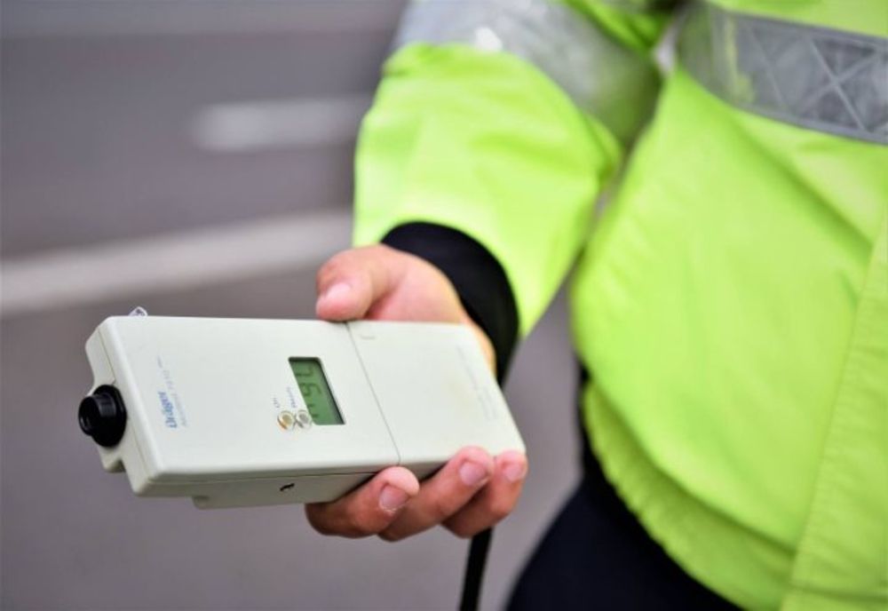 Șofer de 52 de ani, prins rupt de beat la volan