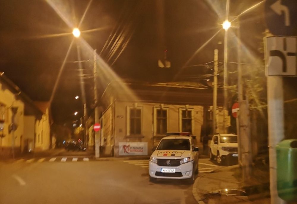 O mașină a Poliției a ”staționat” o zi pe o trecere de pietoni. IPJ a dispus verificări