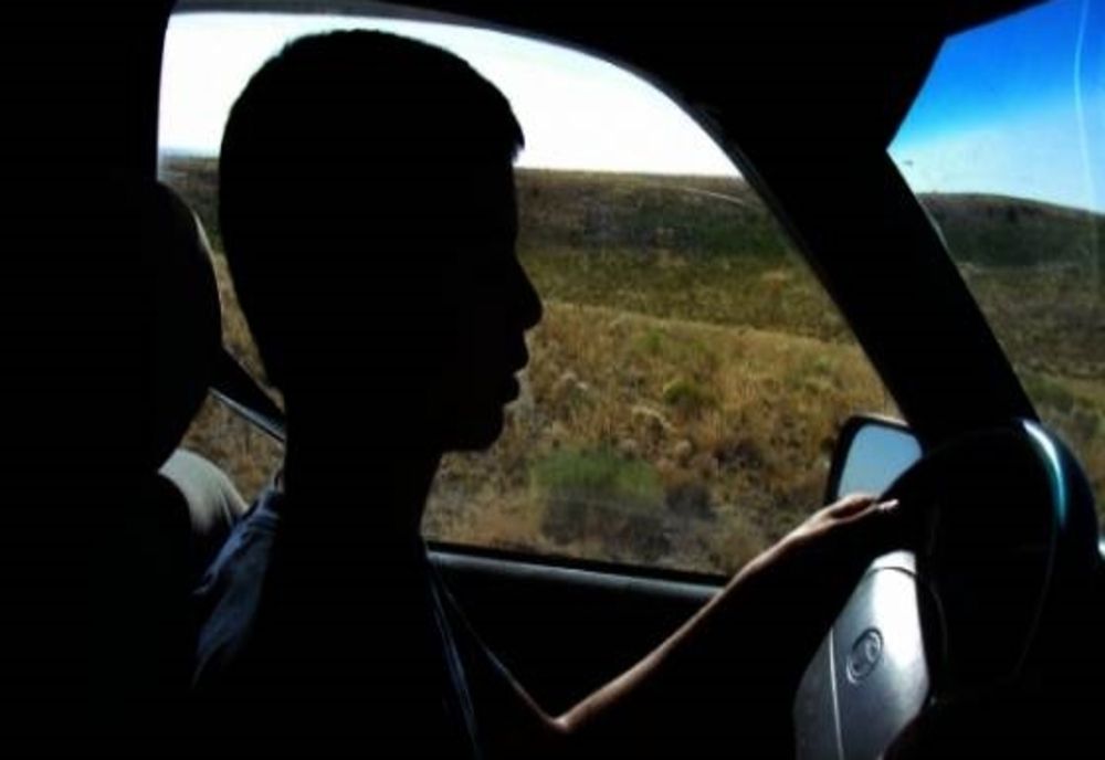 Băiat de 14 ani, prins la volan în județ