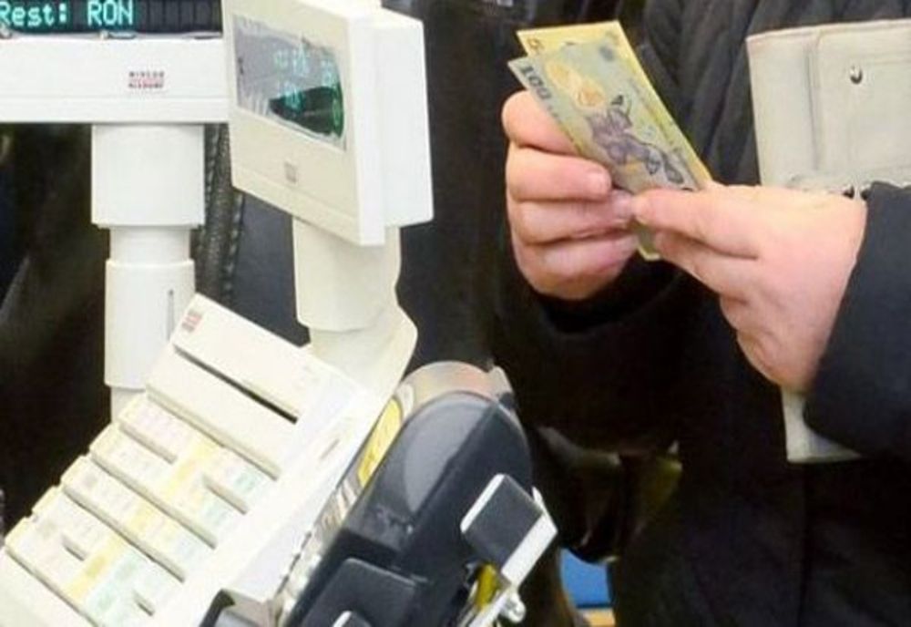 A furat bani dintr-o casă de marcat. Tânărul, de 20 de ani, a fost arestat