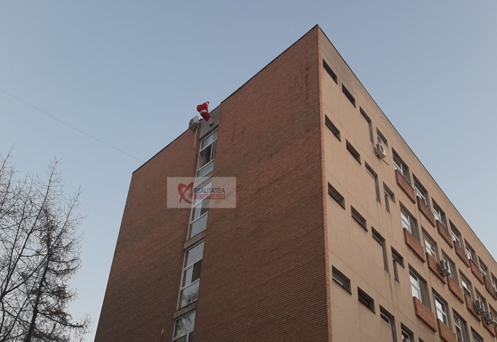 Copiii bolnavi de la Pediatrie, vizitați de Moș Nicolae