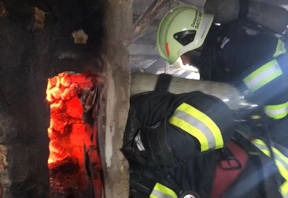 Incendiu la o casă de locuit din județ