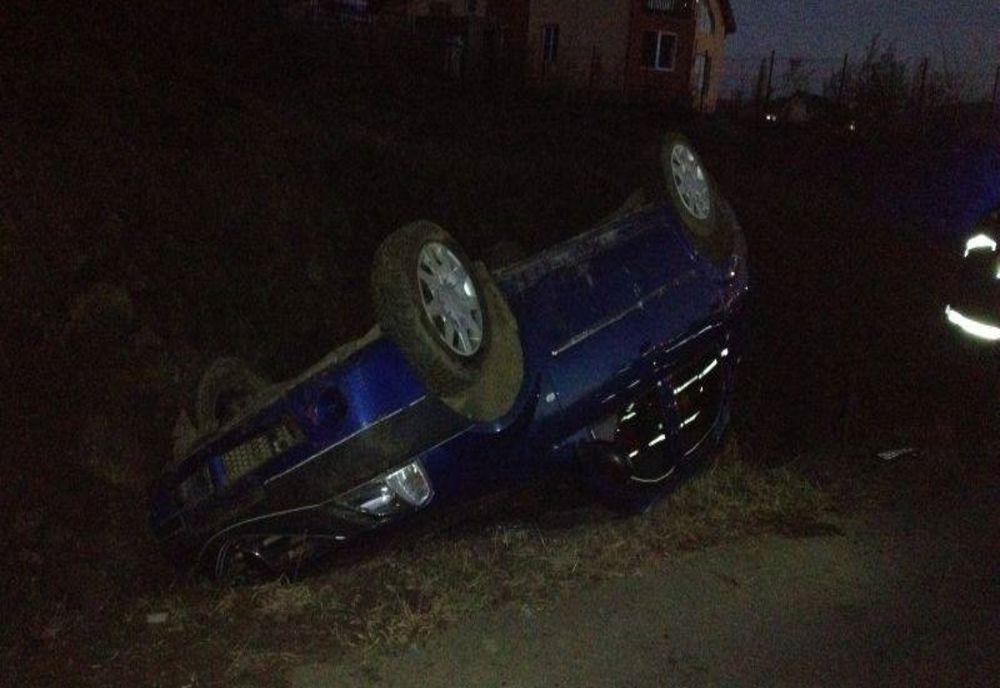 Un șofer băut s-a răsturnat cu mașina, în Negrești-Oaș