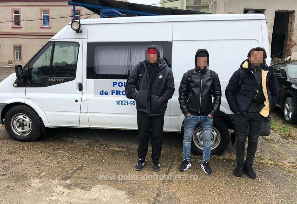 Trei sirieni și un libian, opriți din drumul ilegal spre vestul Europei