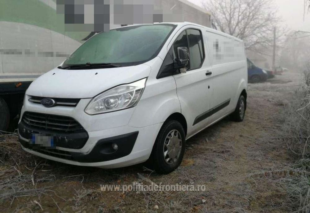 Două autoturisme căutate de autoritățile din Franța și Italia, descoperite în P.T.F. Petea