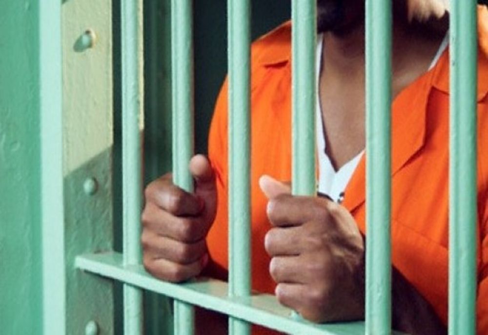 Un bărbat de 50 de ani trimis după gratii