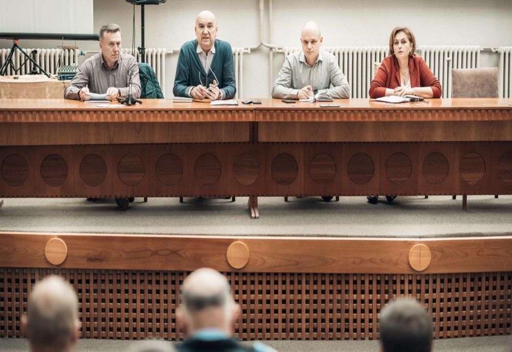 Focar de gripă aviară lângă județul Satu Mare. Ședință de urgență la Prefectură