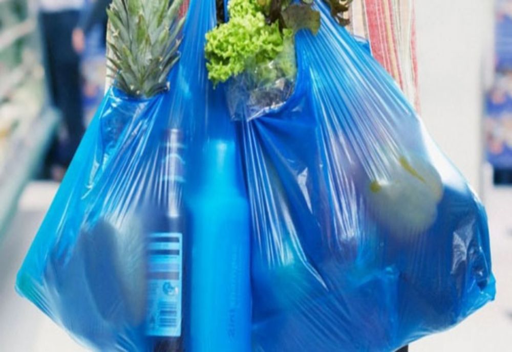 I-a furat sacoșele cu cumpărături