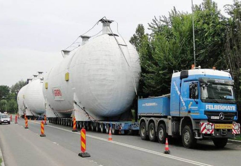 Un transport agabaritic va tranzita județul
