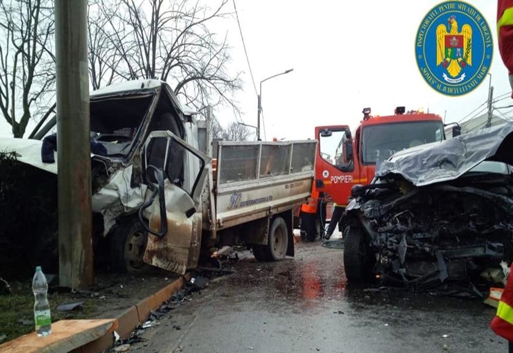 Accident pe Drumul Careiului. O persoană a rămas încarcerată