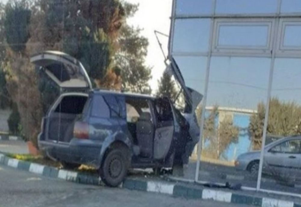 Un șofer, de 20 de ani, a intrat cu mașina în clădirea unei benzinării 