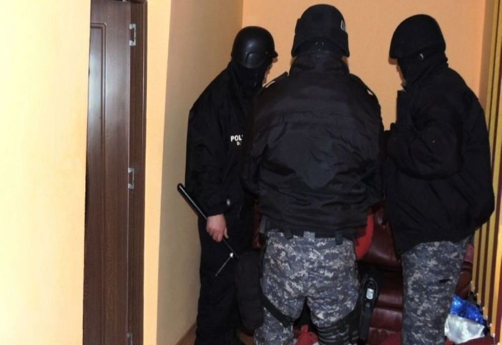 Percheziție domiciliară la un suspect de furturi din locuințe