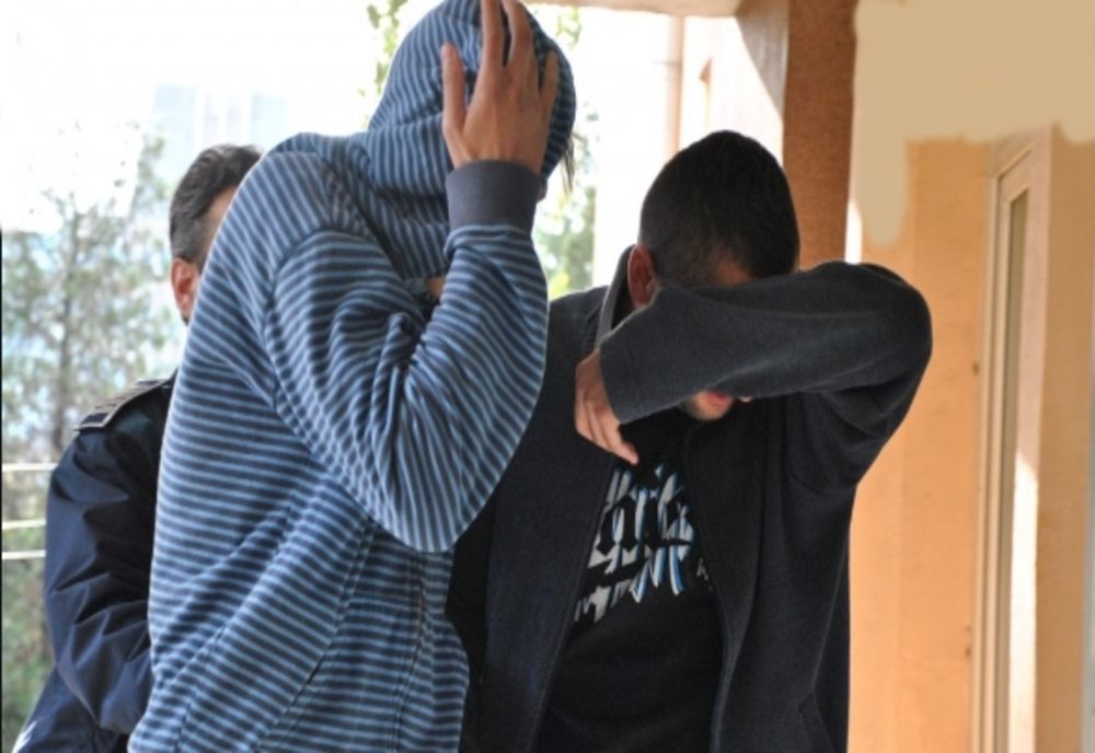 Prinși de polițiști în timp ce încercau să spargă un depozit de scule și unelte