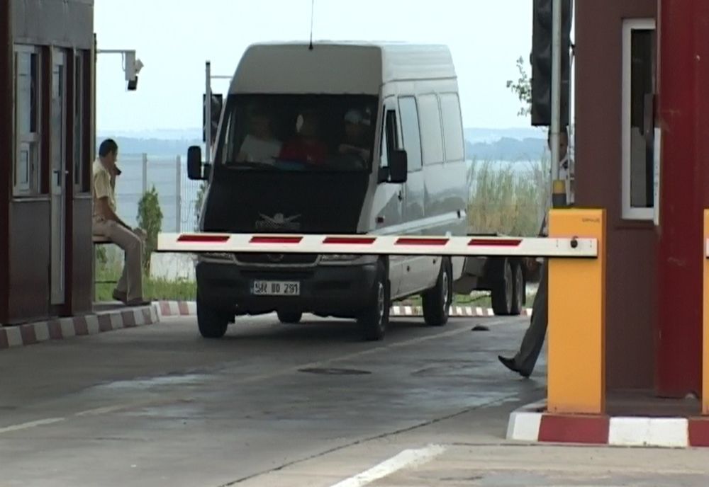 Numărul persoanelor care intră în țară prin vama Petea, în scădere. A crescut numărul șoferilor de TIR