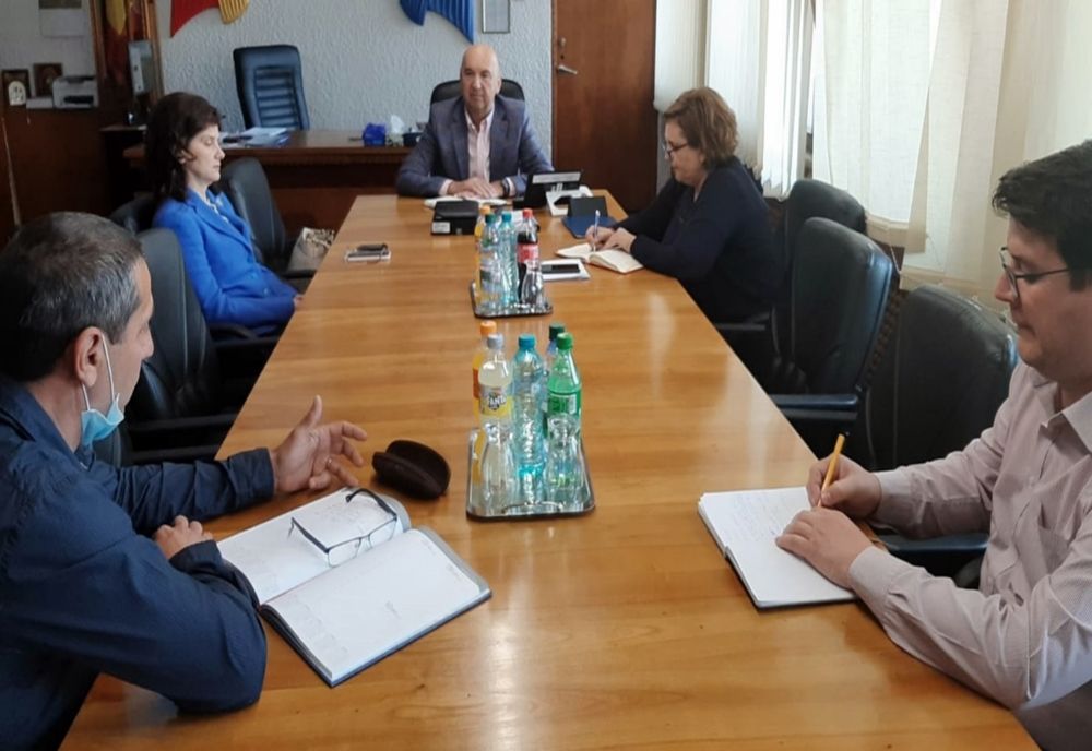 Elevii sătmăreni vor fi dotați cu tablete, pentru sprijinirea desfășurării în sistem e-learning a cursurilor