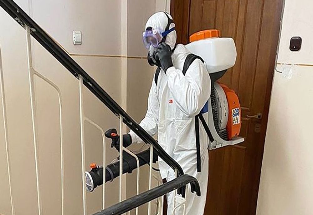 Primăria Satu Mare începe dezinfectarea scărilor de bloc din municipiu