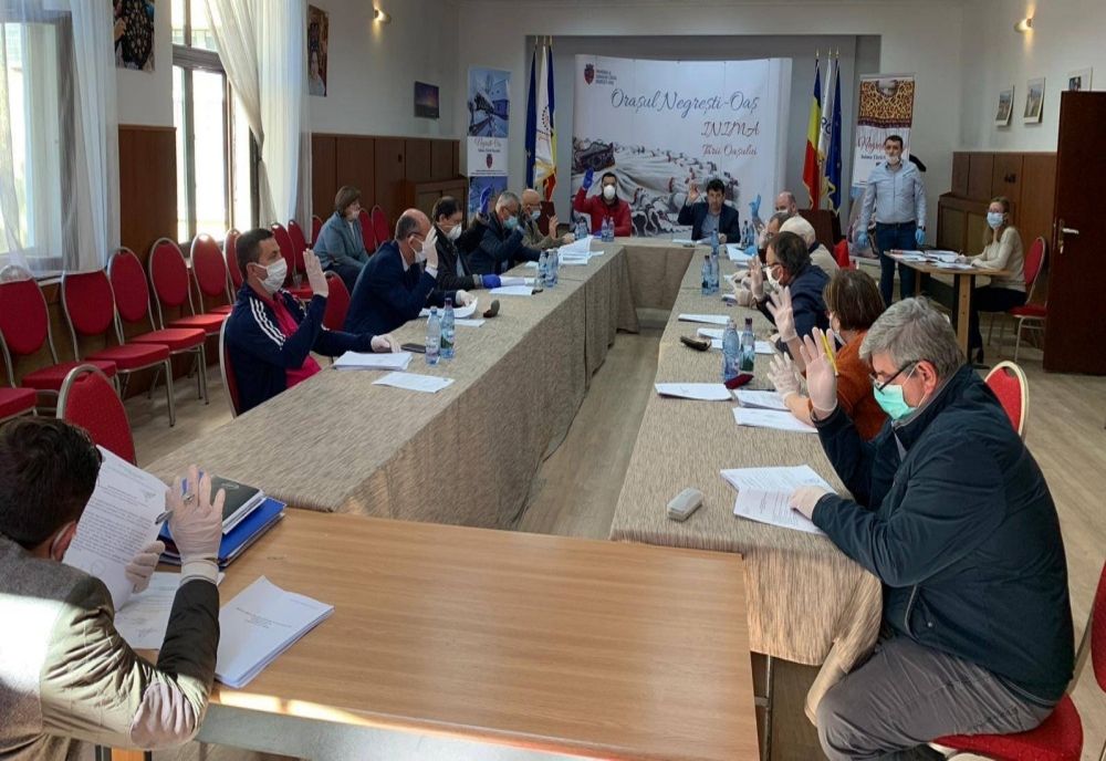 Negrești | Dosar penal pentru un consilier acuzat că nu a respectat măsura de izolare la domiciliu