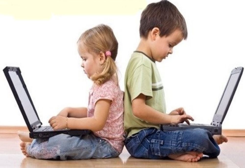 Primăria Negrești-Oaș va achiziționa laptopuri sau tablete pentru elevi