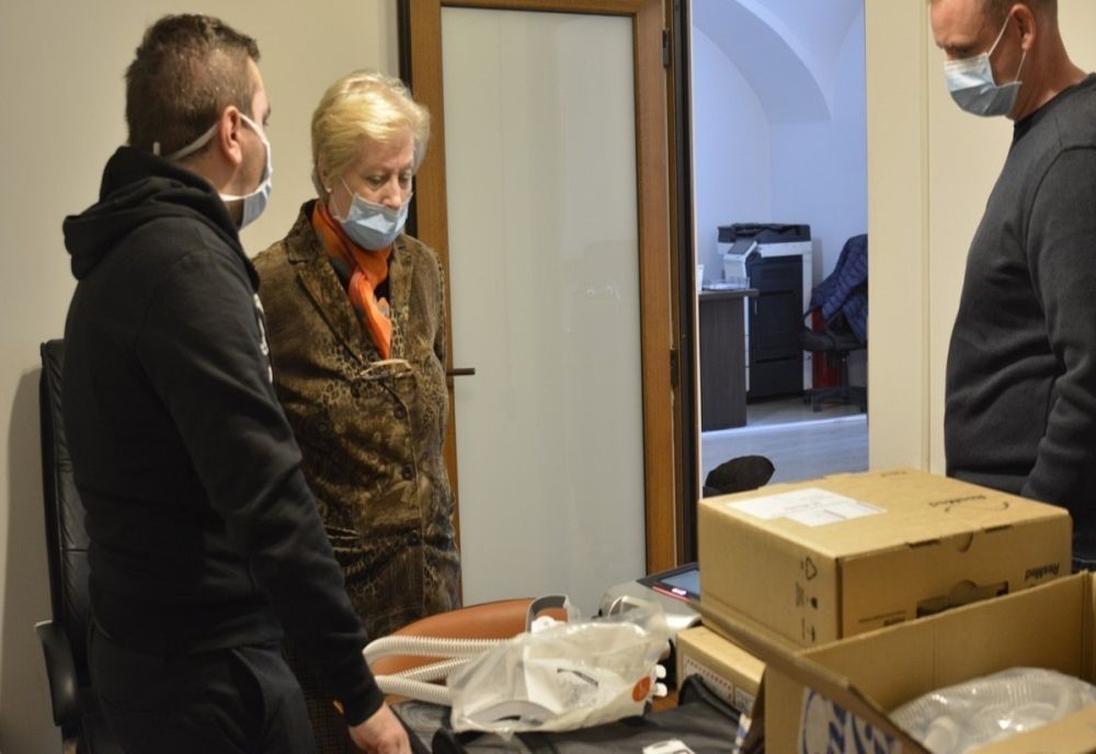 Trei aparate de ventilație portabile livrate azi Spitalului Municipal Carei