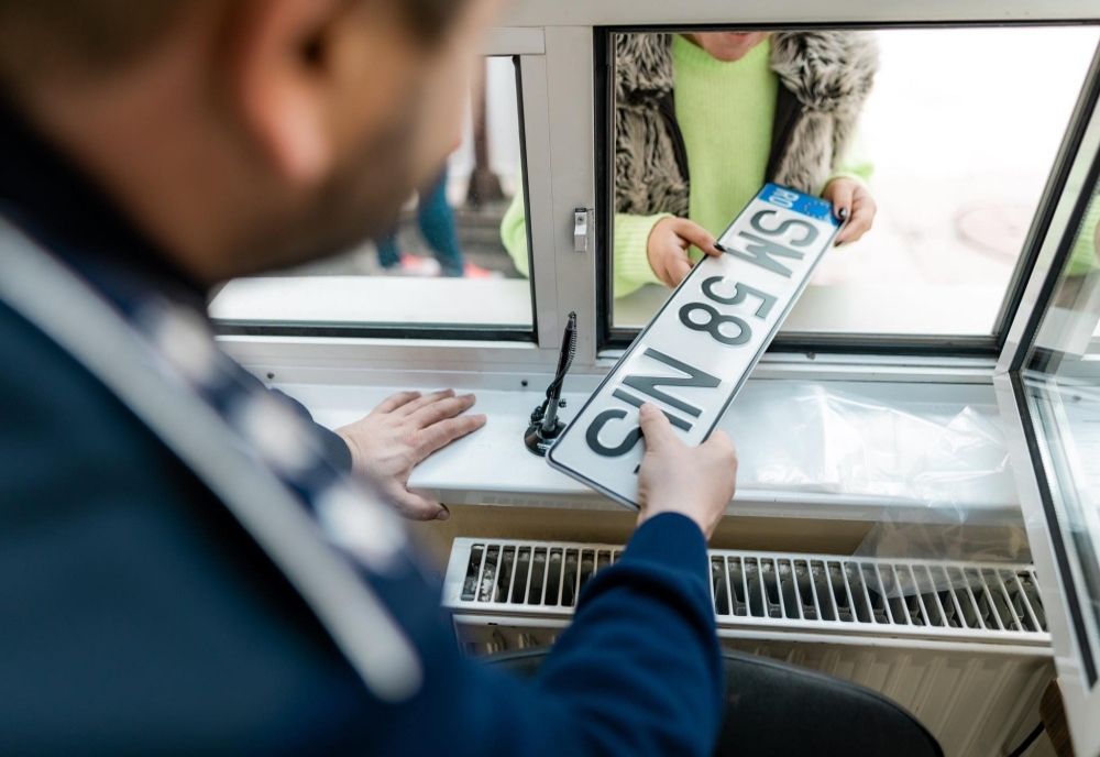 Program special la serviciile Pașapoarte și Înmatriculări