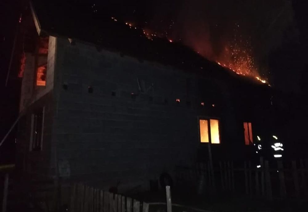 O casă din județ a luat foc, în urma unui scurtcircuit electric