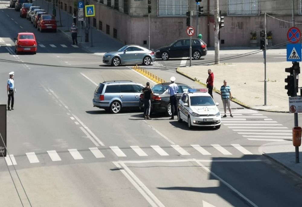 Accident în intersecția din fața Muzeului Județean