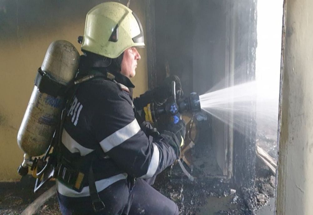  Incendiu la etajul 8 al unui bloc din cartierul Soarelui