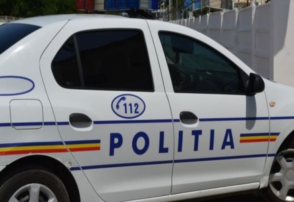 Tânăr de 18 ani, fără permis de conducere, prins la volan de poliţişti