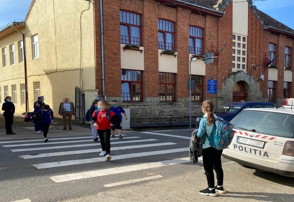 FOTO | Poliţiştii din Satu Mare acţionează în zonele aglomerate! Se verifică dacă măsurile de protecţie sanitară sunt respectate