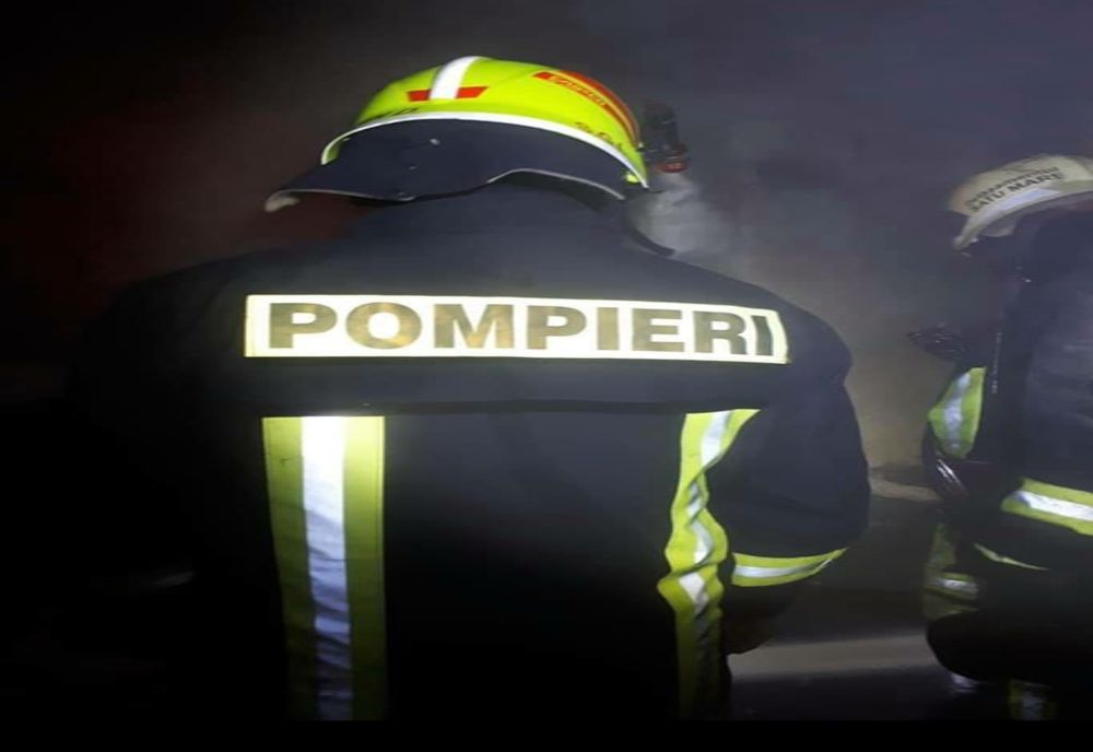 Casa cuprinsă de flăcări în Satu Mare! Au intervenit 8 pompieri