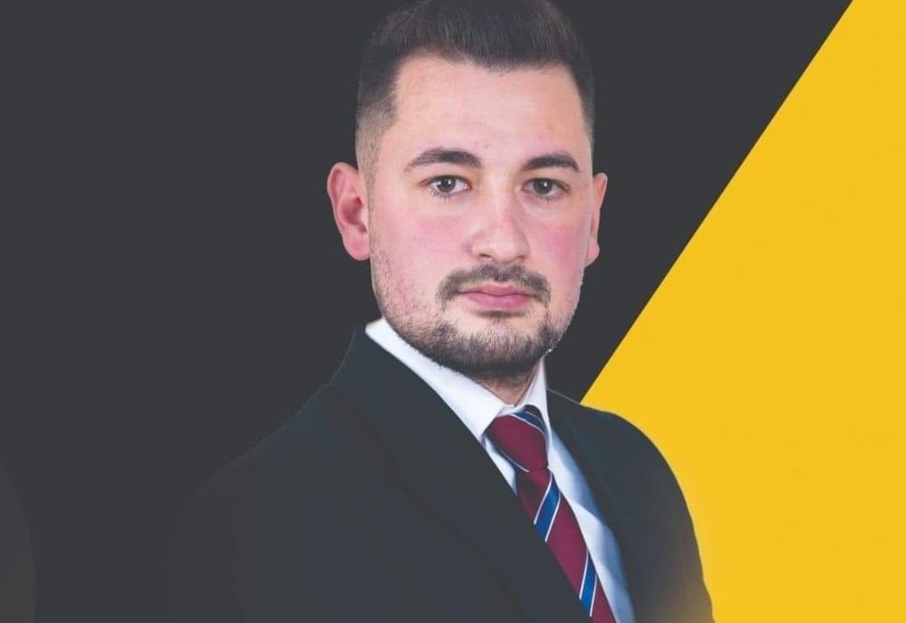 Câcău Iulian, candidatul partidului AUR la Camera Deputaţilor, organizează un protest la Satu Mare împotriva deciziei de carantinare a oraşului