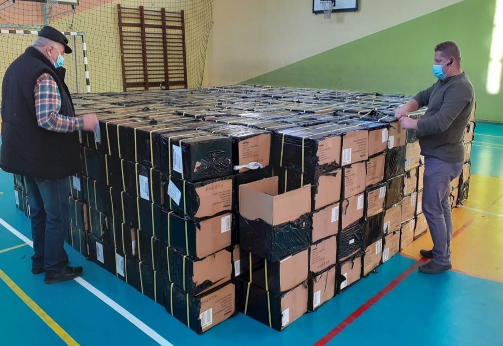 Aproape 6.000 de elevi din Satu Mare primesc tabletele necesare pentru cursurile online