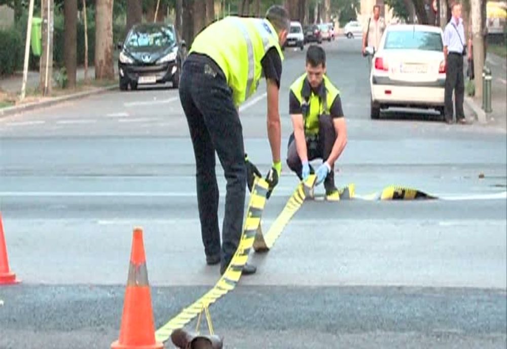Pieton în stare gravă după ce a fost lovit de o maşină condusă de o tânără de 20 de ani