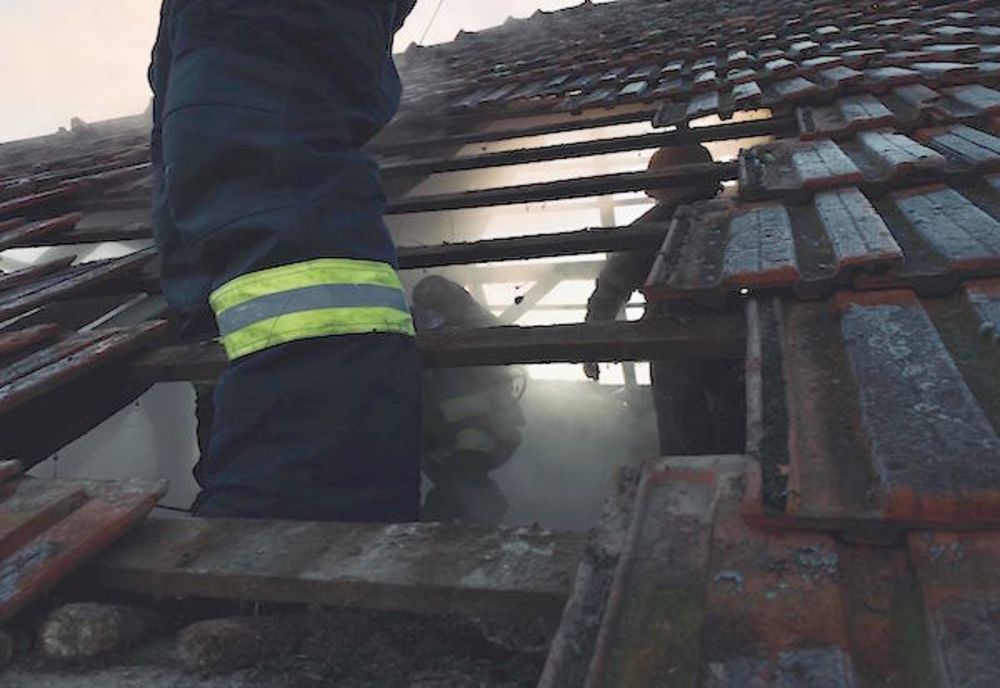 Casă din Ardud, afectată de un incendiu