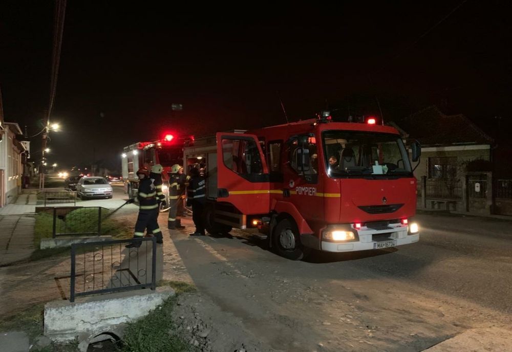 FOTO | Incendiu în Ambud! Au intervenit 11 pompieri cu două autospeciale