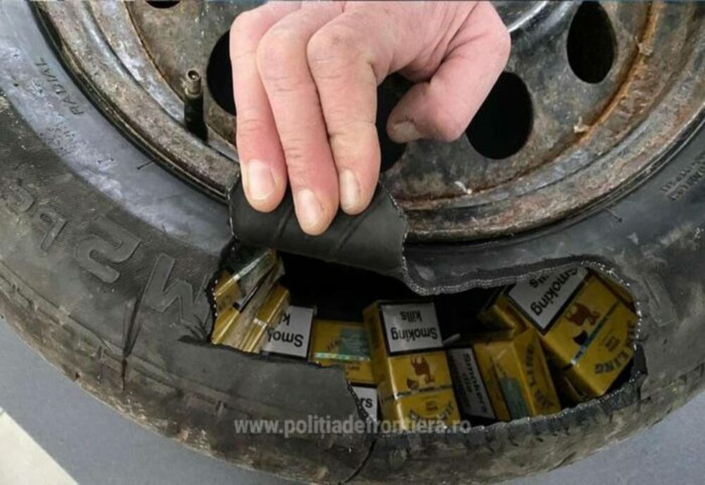 FOTO | Ţigări ascunse în roata de rezervă! Poliţiştii au făcut descoperirea în Punctul de Trecere a Frontierei Halmeu