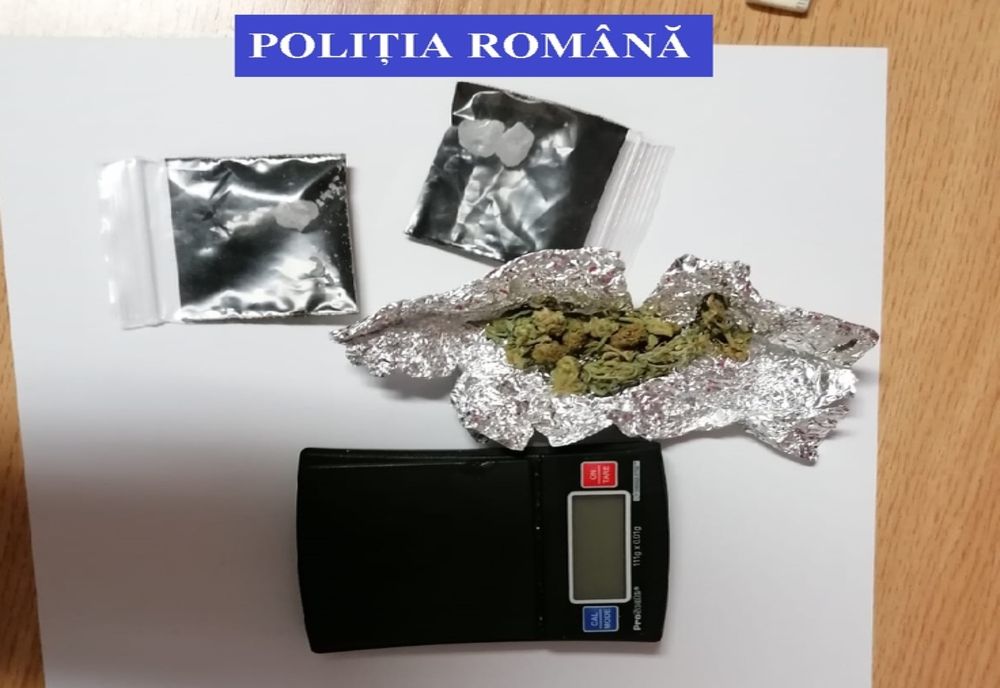 Tânăr din Turţ prins cu droguri în maşină! Voia să le vândă în Negreşti Oas