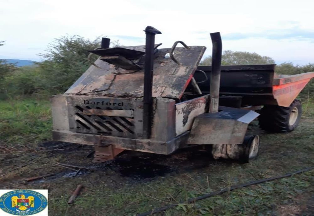 Utilaj agricol cuprins de flăcări în localitatea Târșolț