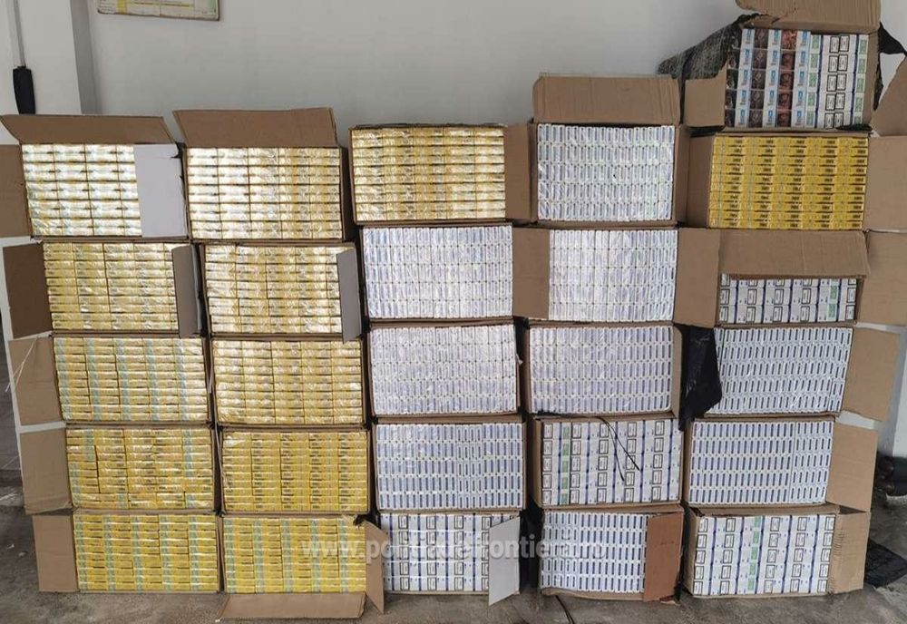 Aproape 16.000 de pachete cu țigări de contrabandă, depistate de polițiștii de frontieră sătmăreni