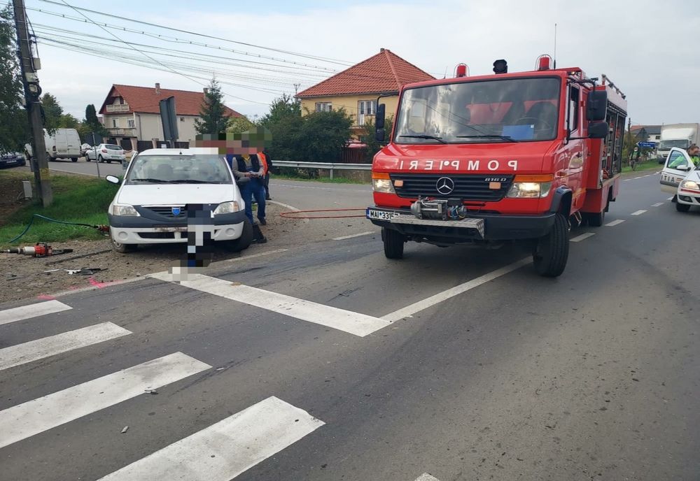 Accident cu 4 victime în Mărtineşti! Două maşini au intrat în coliziune (FOTO)