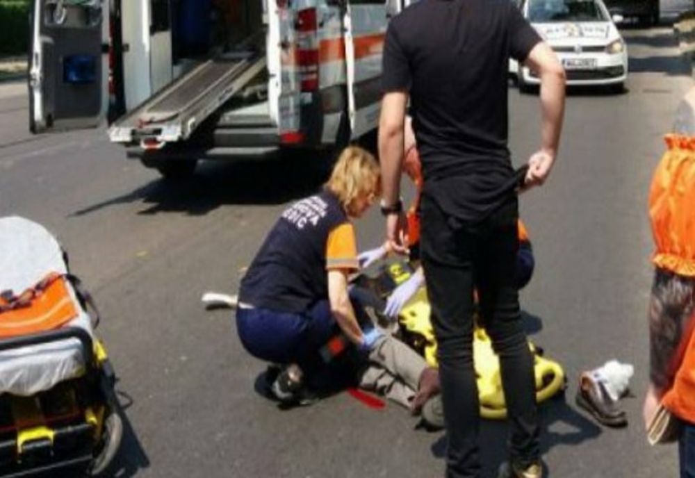 Accident pe o stradă din Satu Mare! Un bărbat aflat pe marginea drumului a fost lovit de o maşină