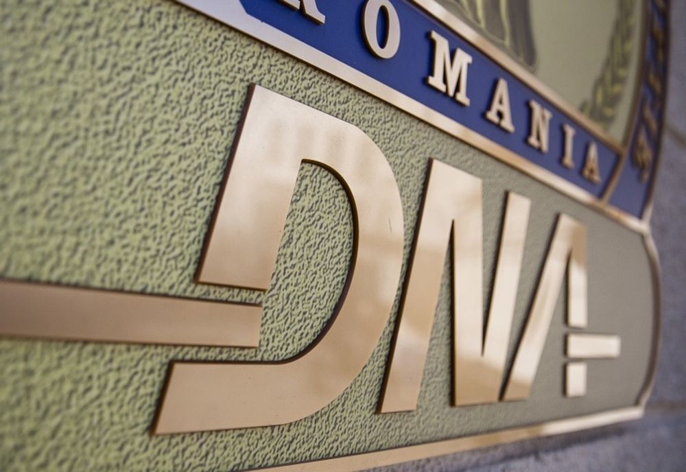 Trei persoane reţinute în cazul vaccinărilor fictive de la Petea 