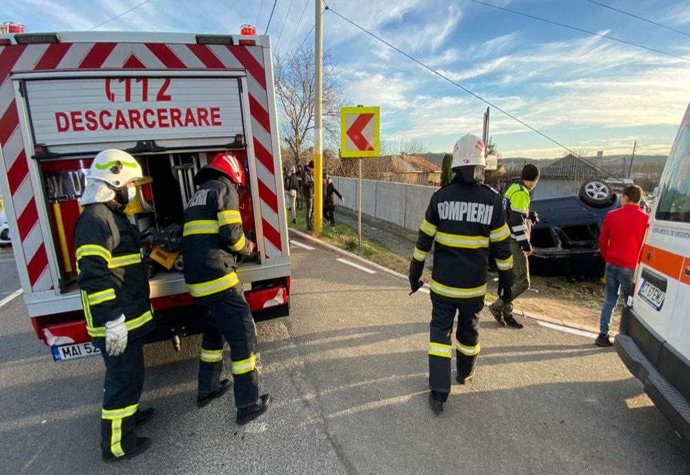 Accident cu trei maşini pe un drum judeţean din Satu Mare! Un pieton din Sălaj a fost rănit