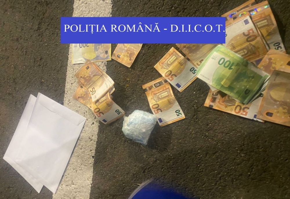 Doi bărbați din Satu Mare, prinși în flagrant în timp ce vindeau droguri