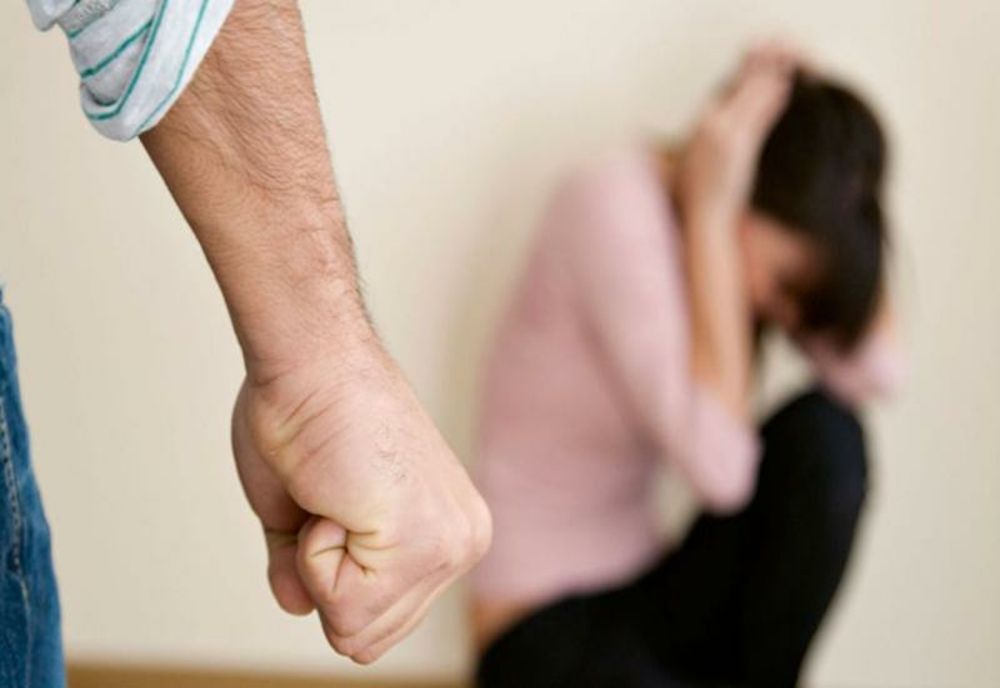 A făcut scandal în casa fostei soții și s-a ales cu dosar penal și ordin de protecție