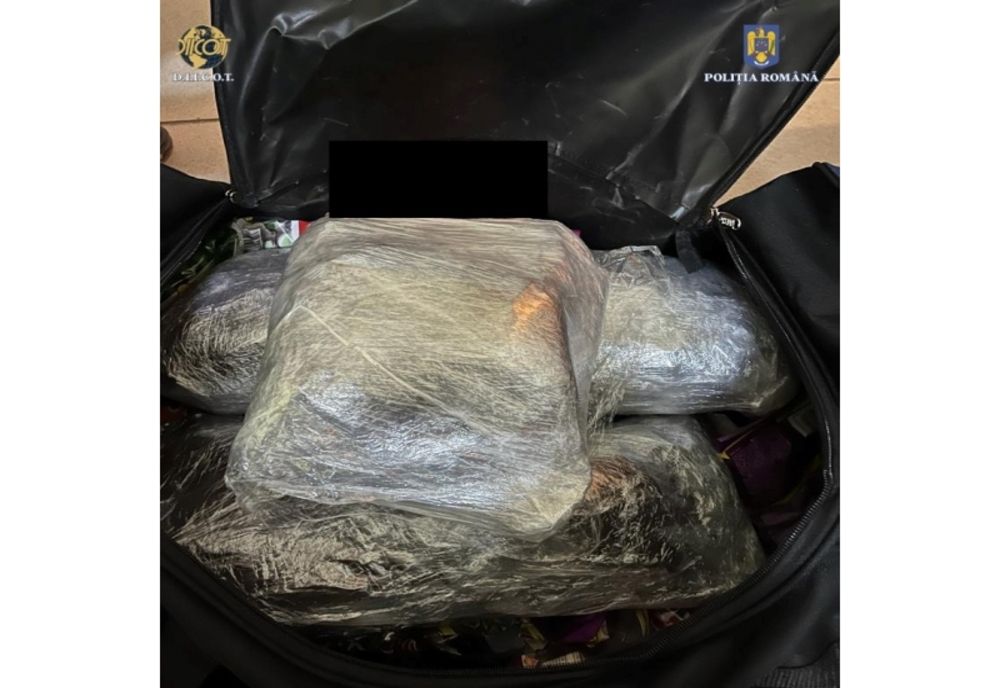 Prins împreună cu doi sătmăreni transportând cannabis, un tânăr din Bihor a fost arestat preventiv