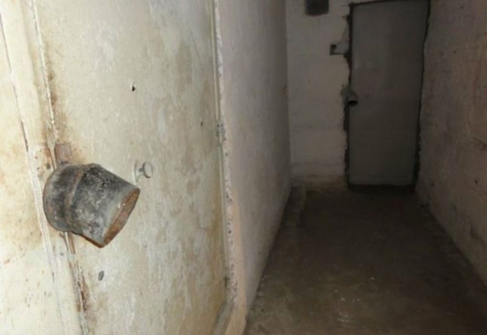 În județul Satu Mare sunt amenajate59 de adăposturi 59 de adăposturi publice de protecție civilă, care pot proteja în caz de nevoie aproximativ 30.000 de persoane