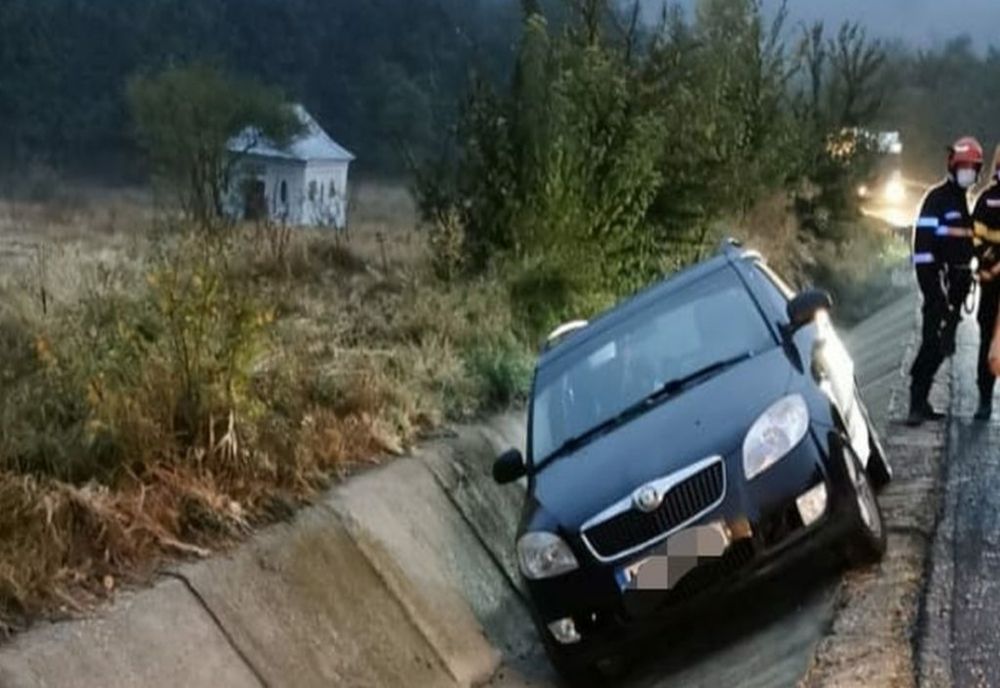 Un șofer băut a ajuns cu mașina în șanț