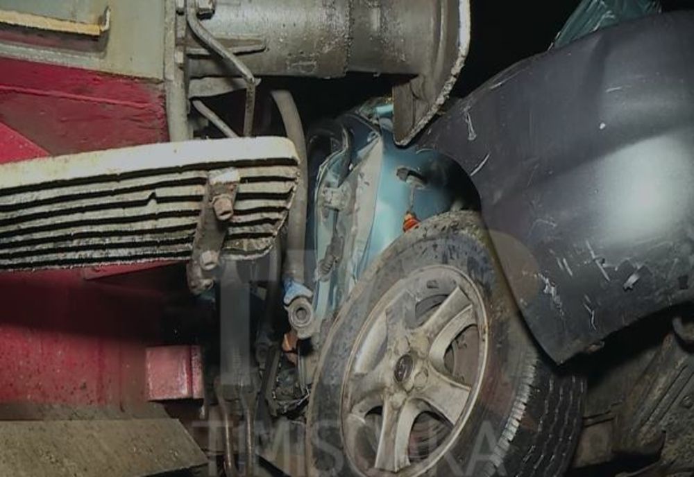 Grav accident în Satu Mare! Un tânăr de 19 ani a murit după ce maşina sa a fost lovită de tren